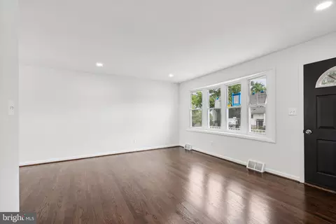 Living - 5522 Lanham Way, Baltimore, MD 21206 photo 2 of 5