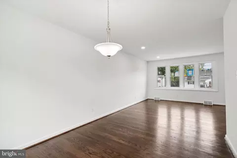 Living - 5522 Lanham Way, Baltimore, MD 21206 photo 5 of 5