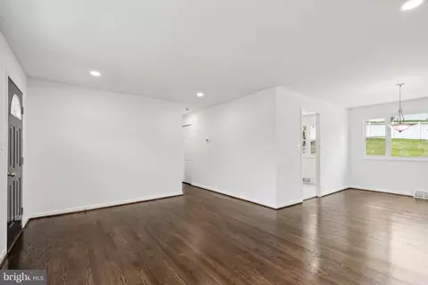 Living - 5522 Lanham Way, Baltimore, MD 21206 photo 3 of 5