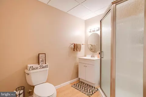 Bath - 4537 Sandwood Rd, Sparrows Point, MD 21219 photo 5 of 5