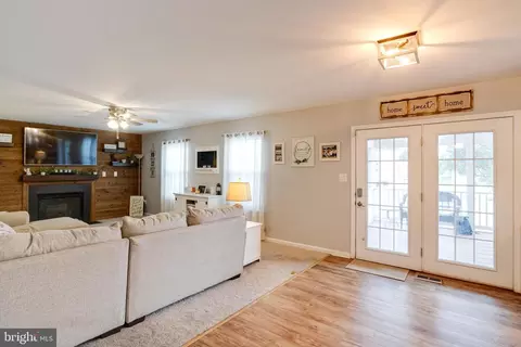Entry Way - 4537 Sandwood Rd, Sparrows Point, MD 21219 photo 4 of 5
