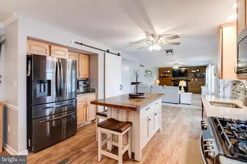 Kitchen - 4537 Sandwood Rd, Sparrows Point, MD 21219 photo 5 of 6