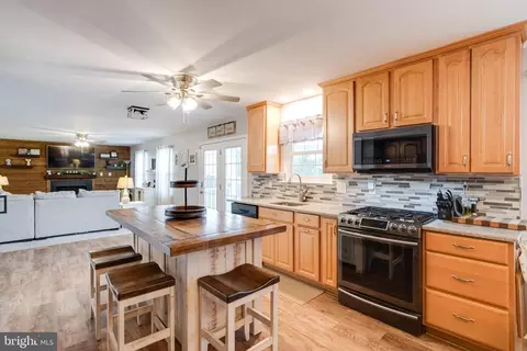 Kitchen - 4537 Sandwood Rd, Sparrows Point, MD 21219 photo 4 of 6