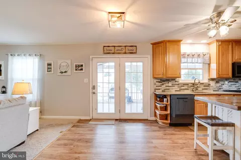 Entry Way - 4537 Sandwood Rd, Sparrows Point, MD 21219 photo 3 of 5