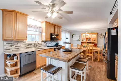 Kitchen - 4537 Sandwood Rd, Sparrows Point, MD 21219 photo 2 of 6