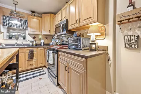 Kitchen - 2115 Redthorn, Middle River, MD 21220 photo 2 of 4