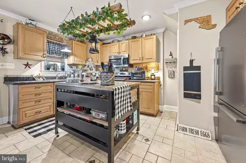 Kitchen - 2115 Redthorn, Middle River, MD 21220 photo 4 of 4