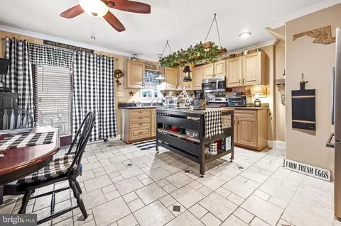 Kitchen - 2115 Redthorn, Middle River, MD 21220 photo 3 of 4