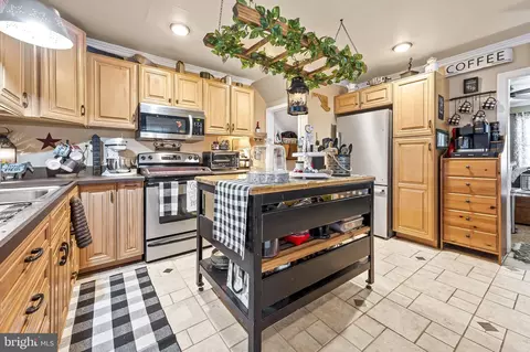 Kitchen - 2115 Redthorn, Middle River, MD 21220 photo 1 of 4