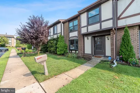 45 Bernadotte Ct, Parkville, MD 21234 photo 2