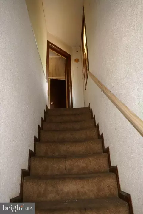 Entry Way - 500 H Fairview Ave, Baltimore, MD 21224 photo 7 of 9