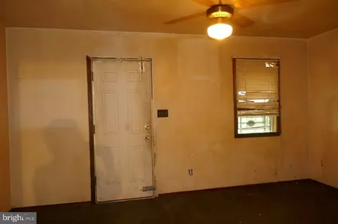 Entry Way - 500 H Fairview Ave, Baltimore, MD 21224 photo 1 of 9