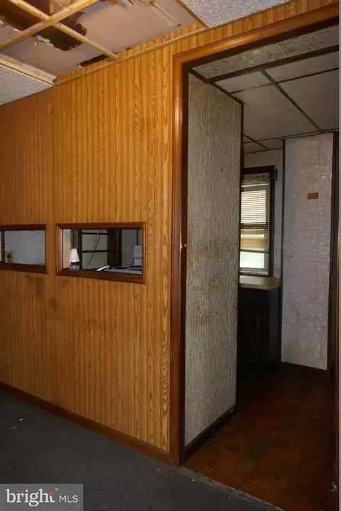 Entry Way - 500 H Fairview Ave, Baltimore, MD 21224 photo 5 of 9