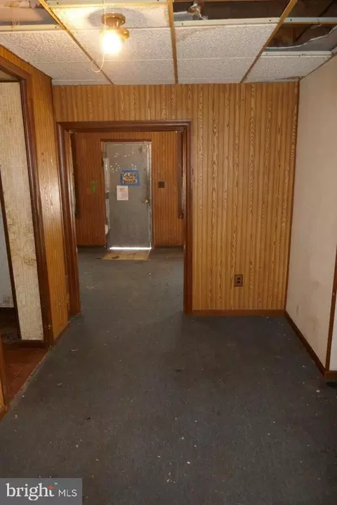 Entry Way - 500 H Fairview Ave, Baltimore, MD 21224 photo 3 of 9