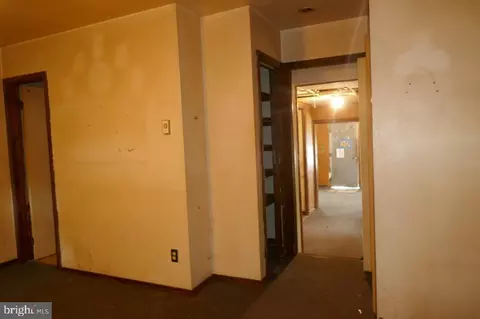 Entry Way - 500 H Fairview Ave, Baltimore, MD 21224 photo 2 of 9