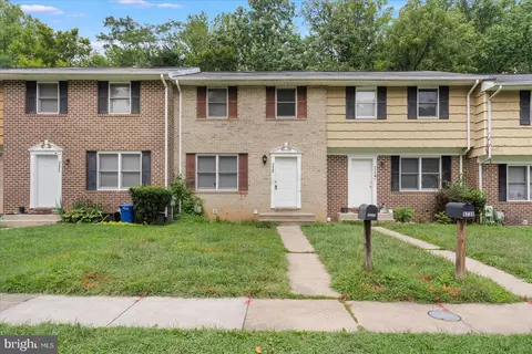 9228 Woodcreek Ct, Parkville, MD 21234