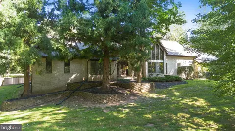 4 Valleys Crest Ct, Owings Mills, MD 21117