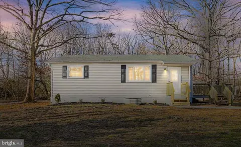 806 Cedar Ave, Essex, MD 21221