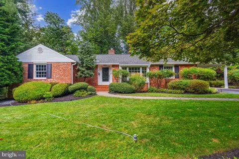 1702 Seminole Ct, Catonsville, MD 21228