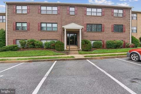 6 Choate Ct #6C, Towson, MD 21204
