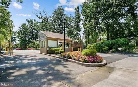 2 Candlemaker Ct #103, Pikesville, MD 21208