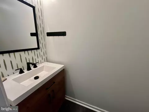 650 Kittendale Cir, Middle River, MD 21220 photo 10