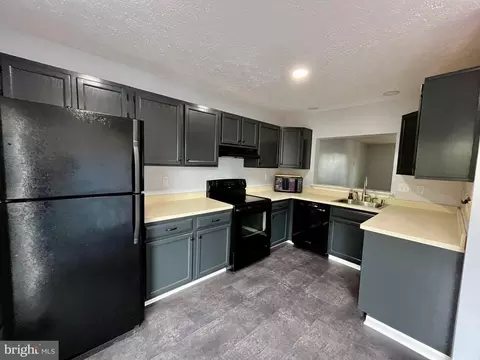 650 Kittendale Cir, Middle River, MD 21220 photo 8