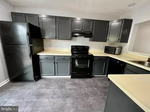 650 Kittendale Cir, Middle River, MD 21220 photo 7