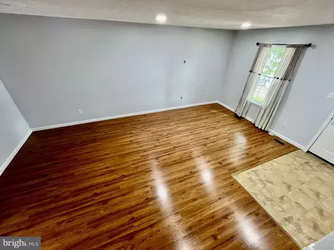 650 Kittendale Cir, Middle River, MD 21220 photo 3