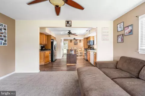 Entry Way - 18 Cowl, Middle River, MD 21220 photo 1 of 4
