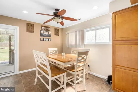 Entry Way - 18 Cowl, Middle River, MD 21220 photo 4 of 4
