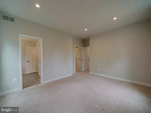 Bedroom - 3042 Shaws Rd, Sparrows Point, MD 21219 photo 3 of 20
