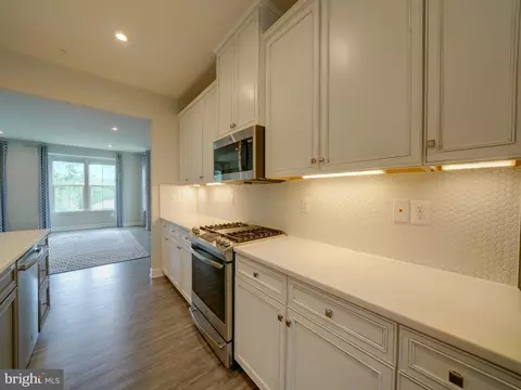 Entry Way - 3042 Shaws Rd, Sparrows Point, MD 21219 photo 4 of 13