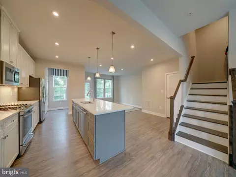 Entry Way - 3042 Shaws Rd, Sparrows Point, MD 21219 photo 3 of 13