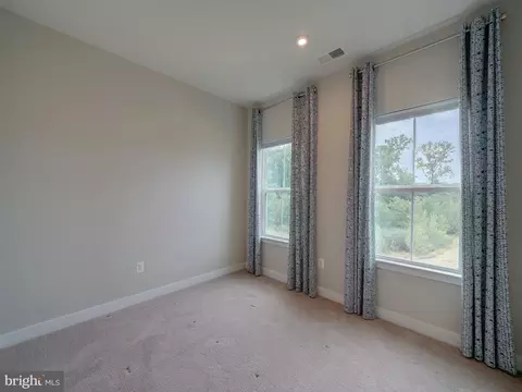 Bedroom - 3042 Shaws Rd, Sparrows Point, MD 21219 photo 5 of 20