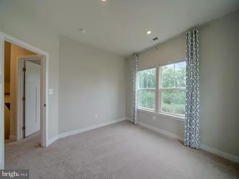 Bedroom - 3042 Shaws Rd, Sparrows Point, MD 21219 photo 12 of 20