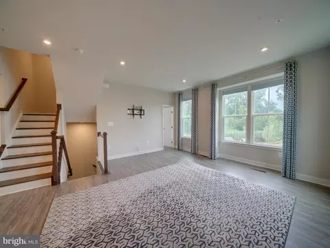 Living - 3042 Shaws Rd, Sparrows Point, MD 21219 photo 3 of 9