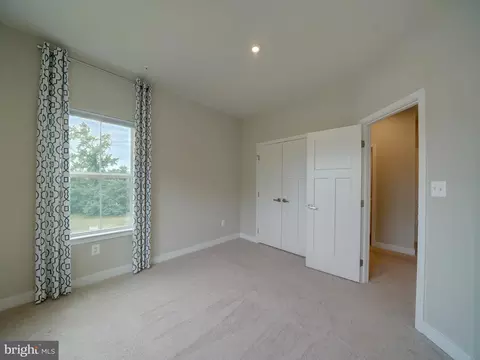 Bedroom - 3042 Shaws Rd, Sparrows Point, MD 21219 photo 10 of 20