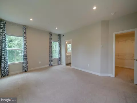 Bedroom - 3042 Shaws Rd, Sparrows Point, MD 21219 photo 2 of 20