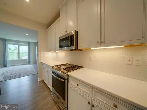 Kitchen - 3042 Shaws Rd, Sparrows Point, MD 21219 photo 6 of 9