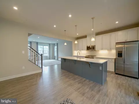Entry Way - 3042 Shaws Rd, Sparrows Point, MD 21219 photo 2 of 13