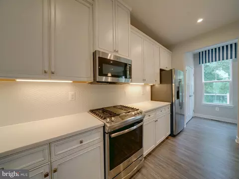 Kitchen - 3042 Shaws Rd, Sparrows Point, MD 21219 photo 5 of 9