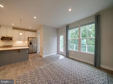 Living - 3042 Shaws Rd, Sparrows Point, MD 21219 photo 6 of 9