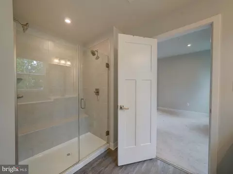 Entry Way - 3042 Shaws Rd, Sparrows Point, MD 21219 photo 7 of 13