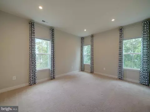 Bedroom - 3042 Shaws Rd, Sparrows Point, MD 21219 photo 1 of 20