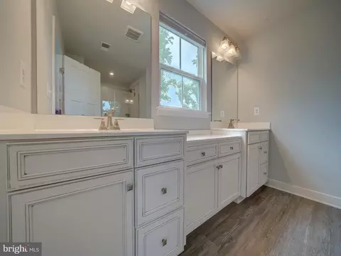 Bath - 3042 Shaws Rd, Sparrows Point, MD 21219 photo 3 of 5