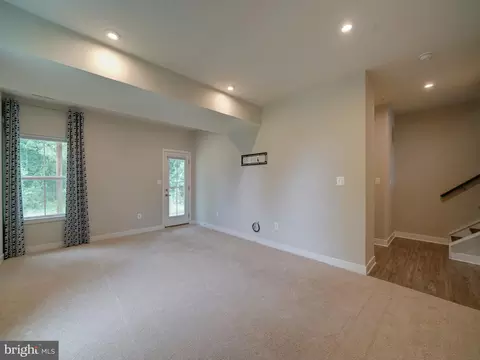 Living - 3042 Shaws Rd, Sparrows Point, MD 21219 photo 8 of 9