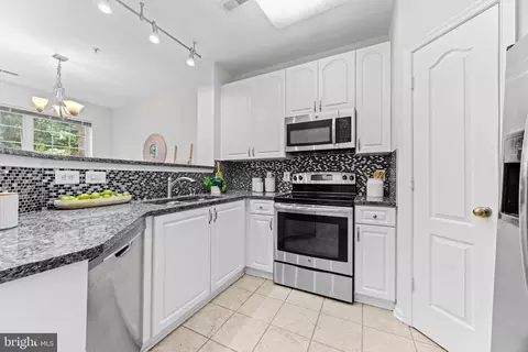 400 Symphony Cir #218H, Cockeysville, MD 21030