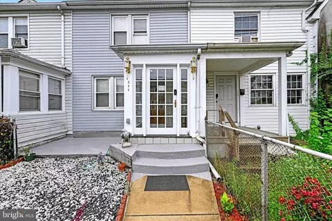 Exterior - 211 Colgate Ave, Dundalk, MD 21222 photo 1 of 4