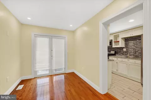 Entry Way - 211 Colgate Ave, Dundalk, MD 21222 photo 2 of 3